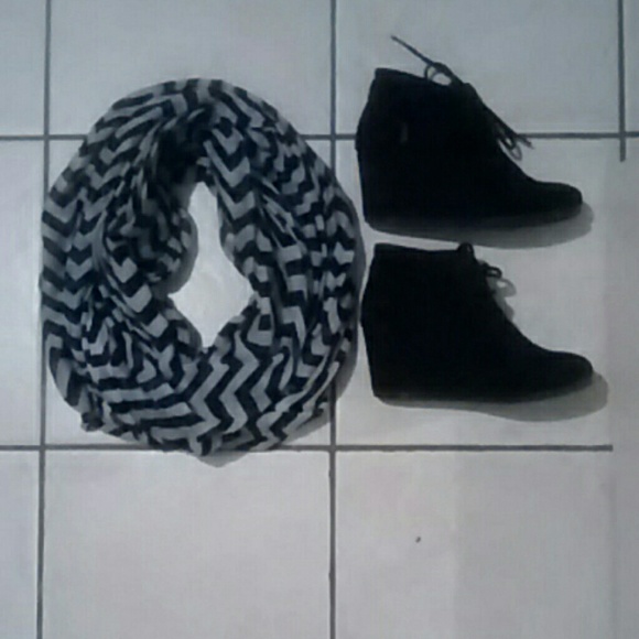 Black gray chevron scarf