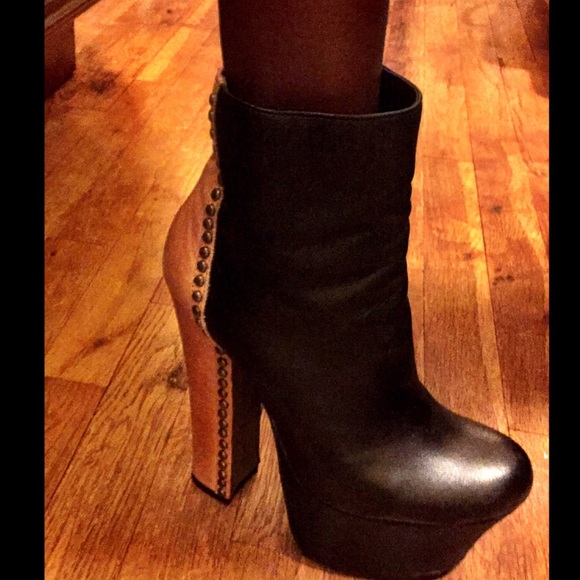 Steve Madden Boots - Steve Madden boots! Sale!!!
