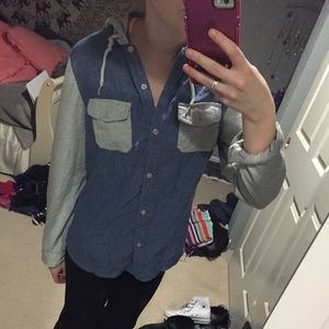 Lightweight denim colored chambray with hold