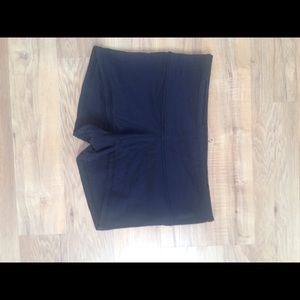 Black bikram Lululemon shorts