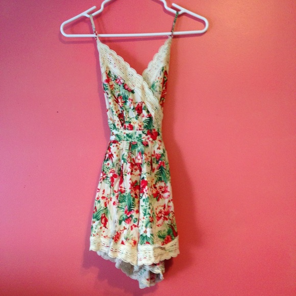 SOLD 💋 - Picture 2 of 3