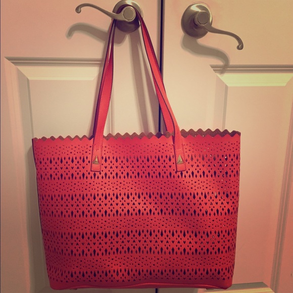 Stella & Dot Handbags - Stella & Dot Avalon Tote