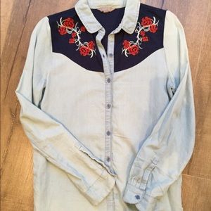 Embroidered collared shirt