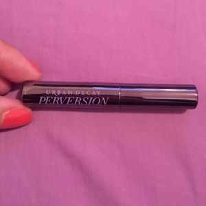 URBAN DECAY perversion black mascara