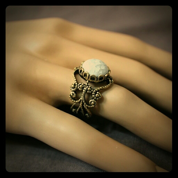 Jewelry - 🌜 Antiqued-bronze Style Ring 🌛