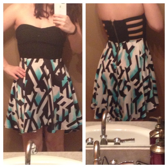 Strapless high-lo cocktail dress - Picture 3 of 4