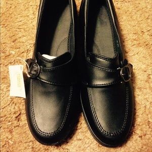 Brand new Grasshoppers black 9M slip-on shoes