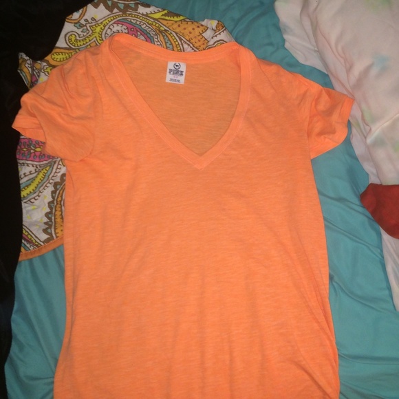 PINK VS v-neck - Picture 1 of 2