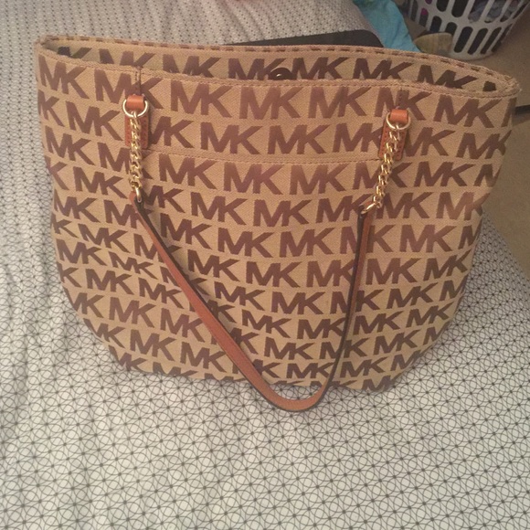 Michael Kors Handbags - Authentic Michael Kors purse