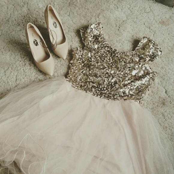 Mid thigh gold sequin dress! - Picture 2 of 3
