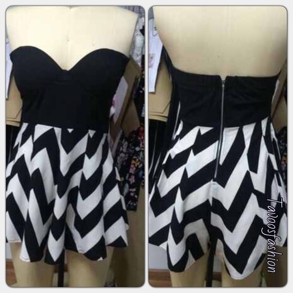 Stripped Short Jumpsuit - Picture 2 of 4