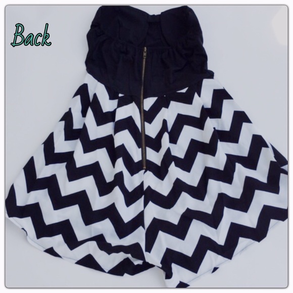 Stripped Short Jumpsuit - Picture 4 of 4