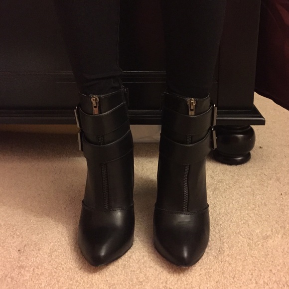 🚫SOLD🚫 Black leather booties - Picture 3 of 4