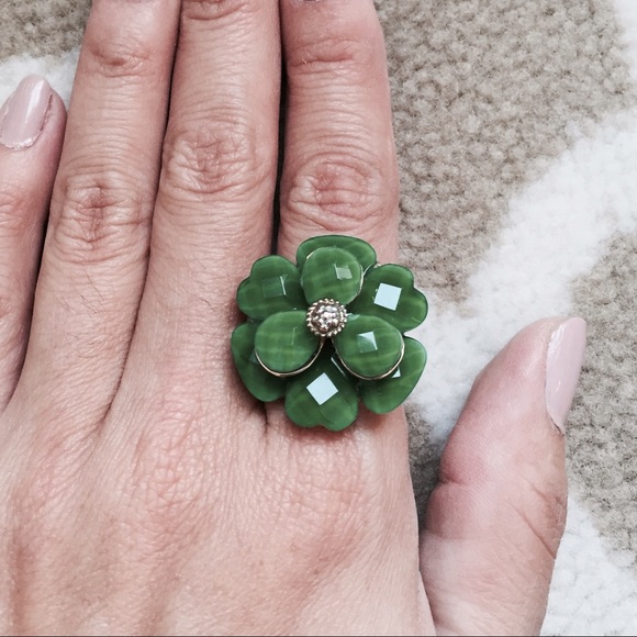 Green flower ring