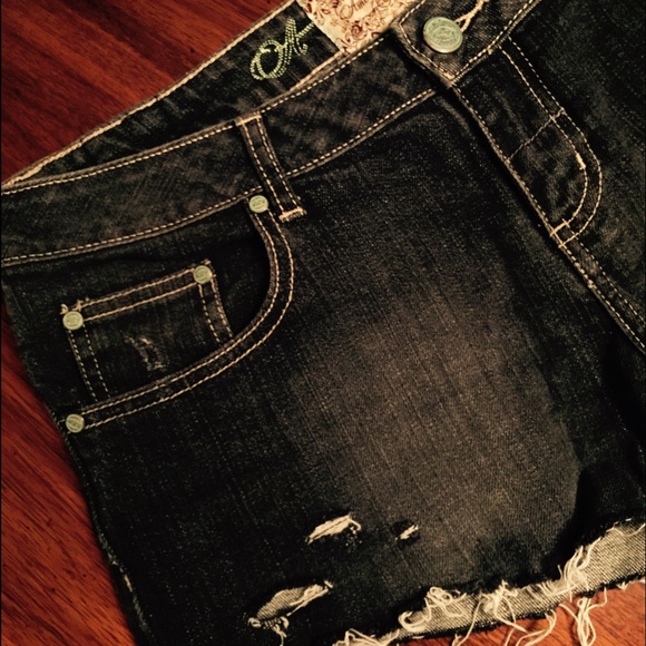 💕Dark, distressed, jean shorts!✨