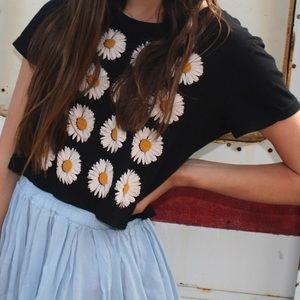 cropped daisy shirt
