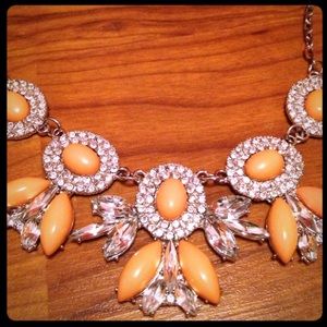 🎉FINAL price 🎀 BRAND NEW statement necklace🎀