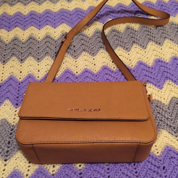 Euc Michael Kors cross body