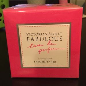 Victoria Secret "Forever sexy. Forever Fabulous".