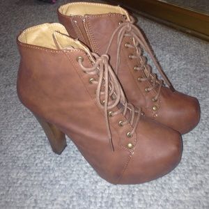 brown high heel boots 👍🏼 *willing to any offers*