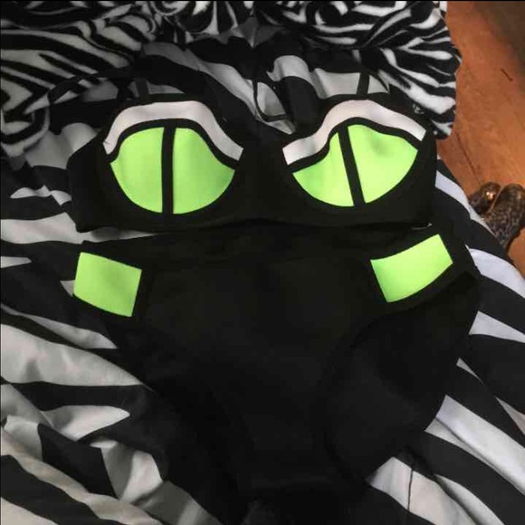 Neoprene bikini 💕