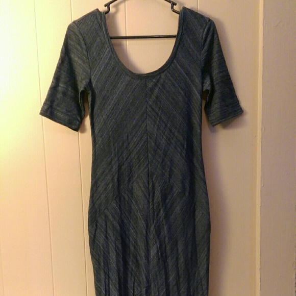Hangten grey scoop neck sleeved maxi dress.