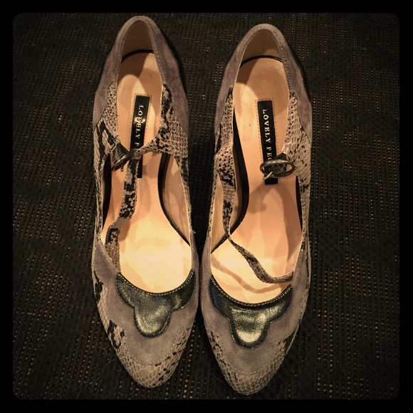 Lovely people snakeskin pumps size 6