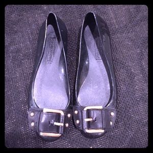 BCBG black rubber flats