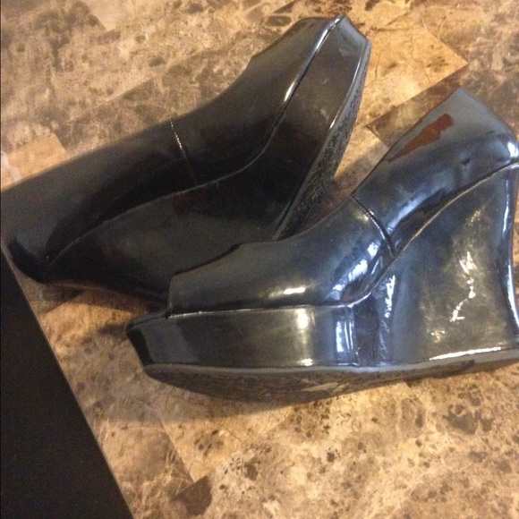 Black patent leather wedges - Picture 2 of 4