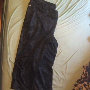 Danskin performance Capri-length pants