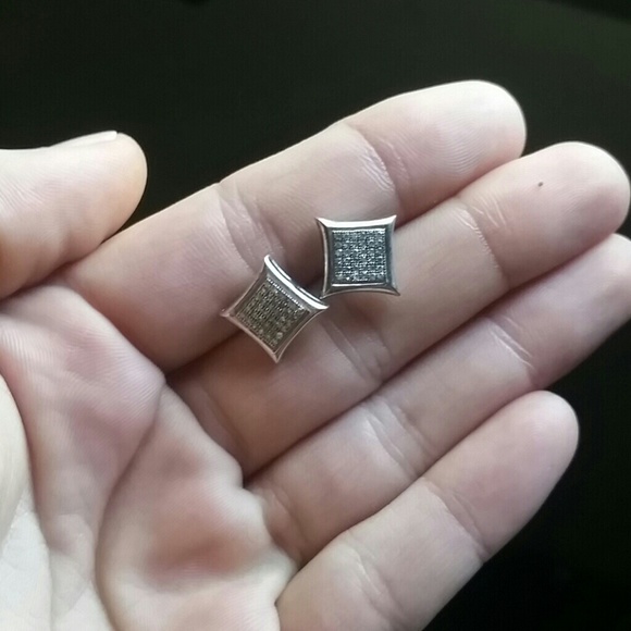 10k white gold with diamonds earrings