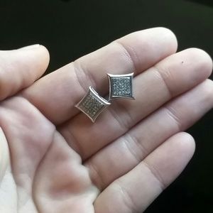 10k white gold with diamonds earrings