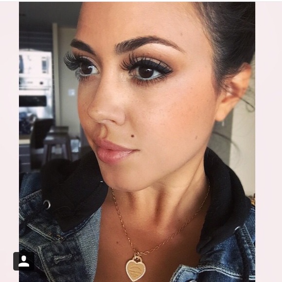 💕 Meet your seller/buyer 💕 - Picture 1 of 4