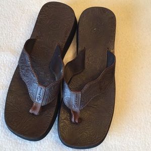 Reef Flip flops Brown tooled leather. RARE! Sz 10
