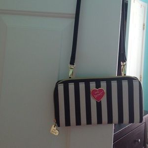 Betsey Johnson Crossbody  Wallet black & white!