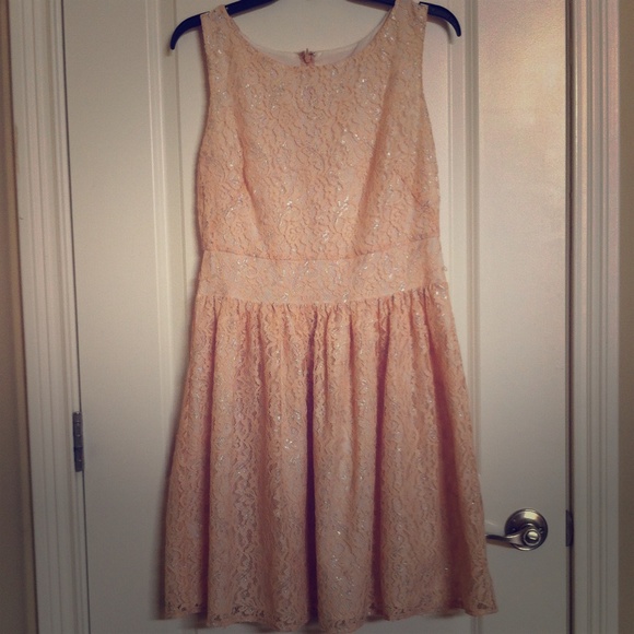 LOFT Dresses & Skirts - Like New Size 6 Loft Dress