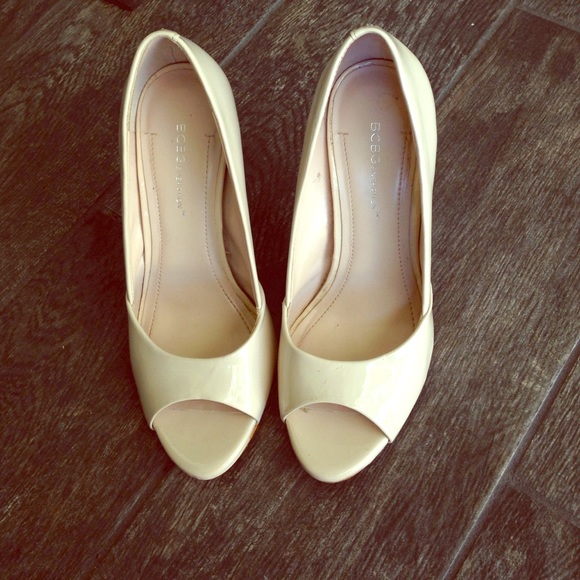 BCBGeneration Light Tan Patent Leather Peep Toe