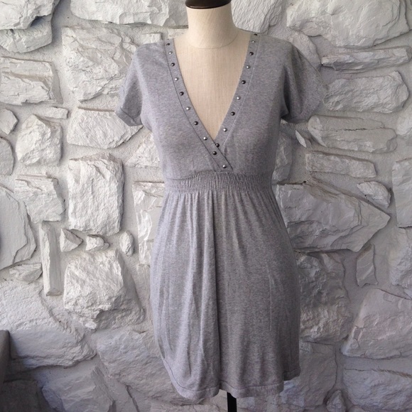 Adorable Studded Grey Express V Neck Shirt Top XS