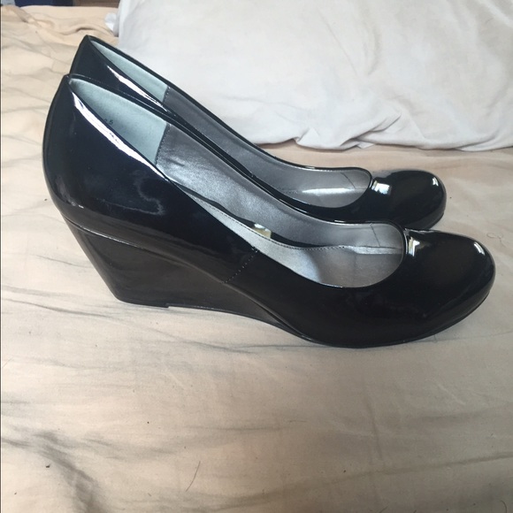 Black Wedges