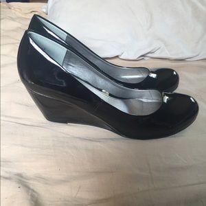Black Wedges