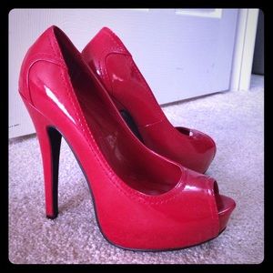 💋Red Patent Leather Pumps💋