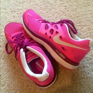 LIKE NEW Nike Dual Fusion Lite