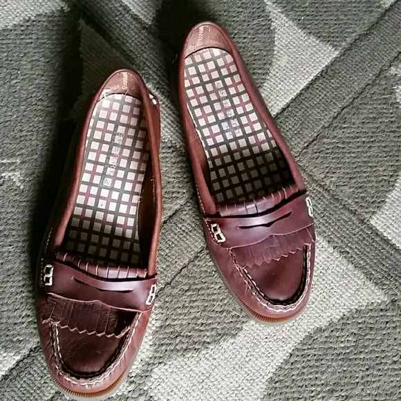 Holding for @tianaades Sperry leather loafer flats