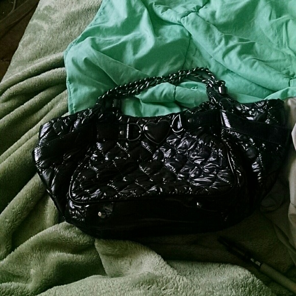 SUPER COOL BLACK ON BLACK BETSY W CHAIN