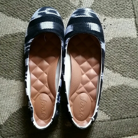 Adorable and comfortable reef flats!