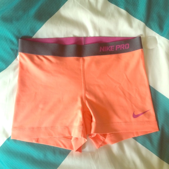 Nike pros 💕 size medium
