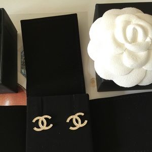 ❌ SOLD ❌Chanel Classic CC Gold stud earrings