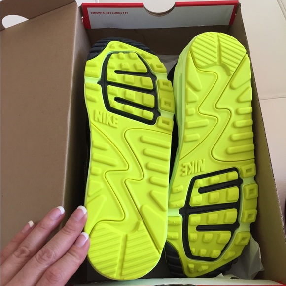 ❌❌SOLD❌❌Women's Nike AirMax - Picture 4 of 4