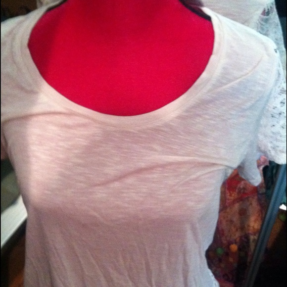 Lace accent light material t shirt