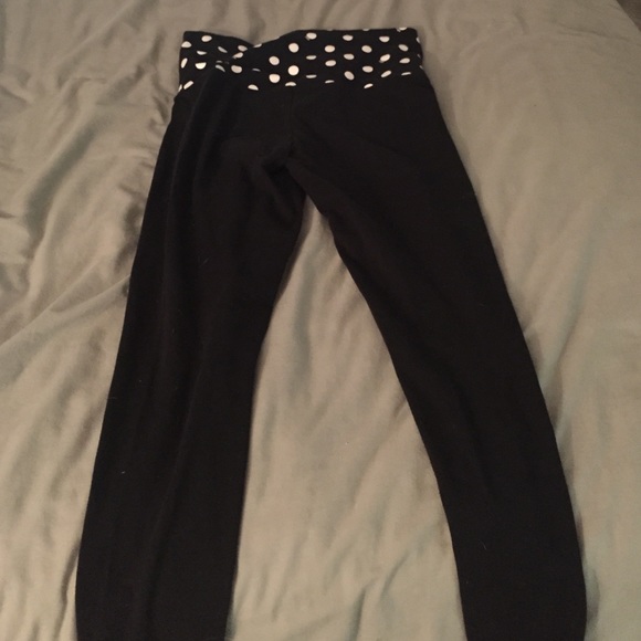 PINK yoga leggings with polka dots